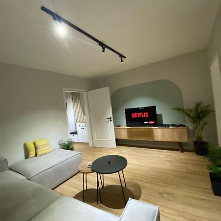 Lucas Downtown Apartment Tirana Bagian luar foto
