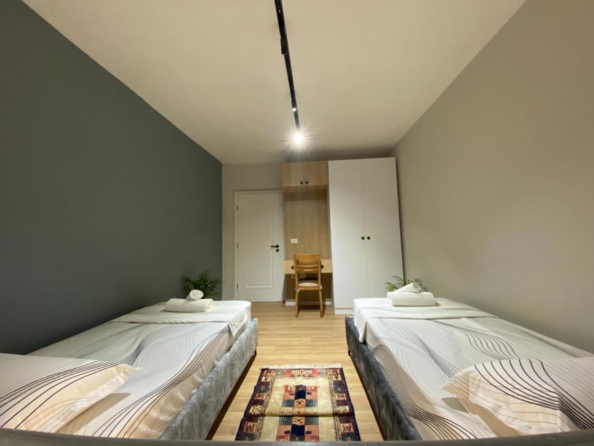 Lucas Downtown Apartment Tirana Bagian luar foto
