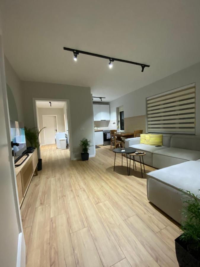 Lucas Downtown Apartment Tirana Bagian luar foto