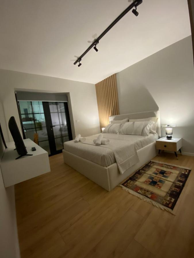 Lucas Downtown Apartment Tirana Bagian luar foto