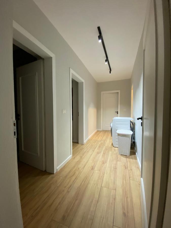 Lucas Downtown Apartment Tirana Bagian luar foto