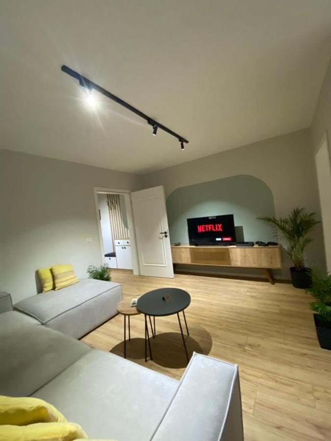 Lucas Downtown Apartment Tirana Bagian luar foto