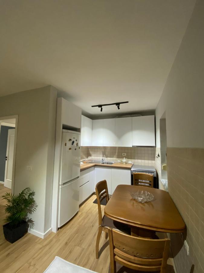 Lucas Downtown Apartment Tirana Bagian luar foto