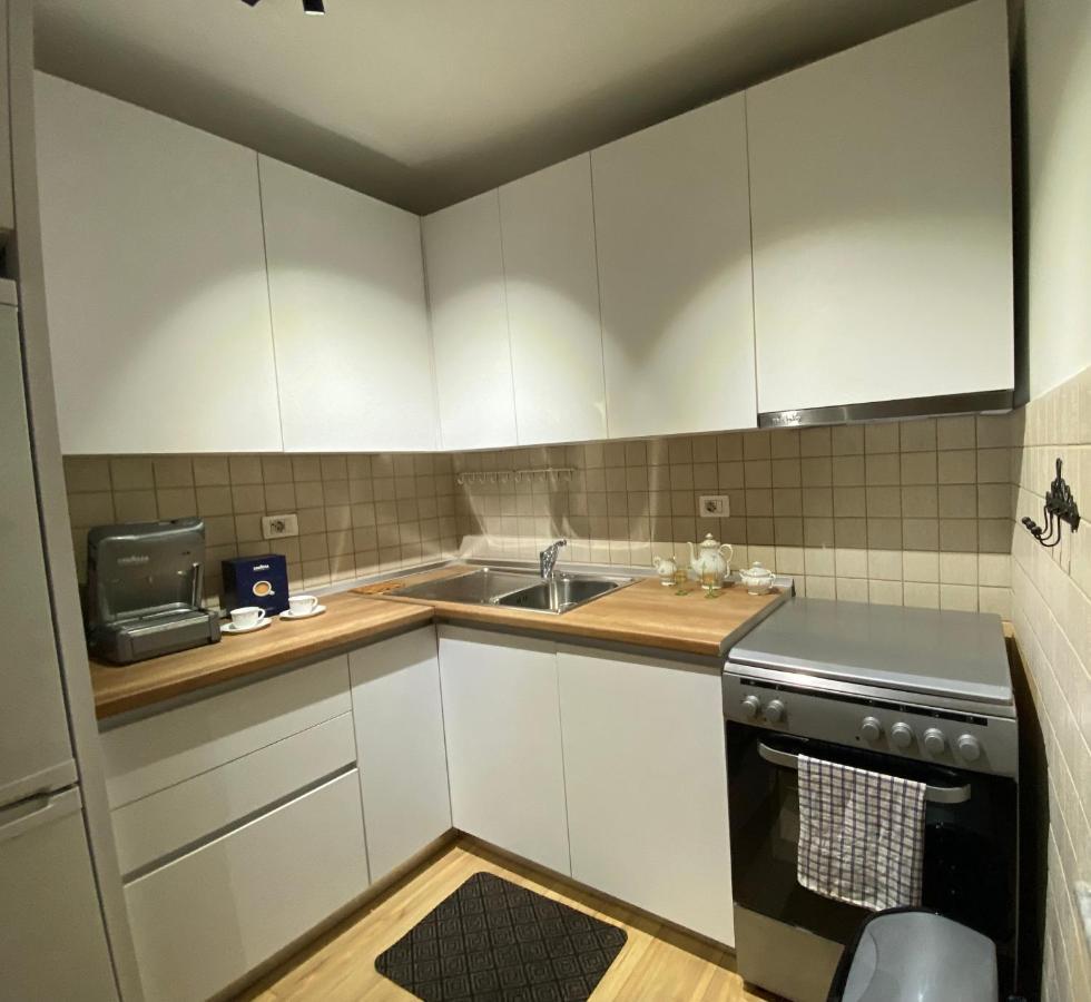 Lucas Downtown Apartment Tirana Bagian luar foto