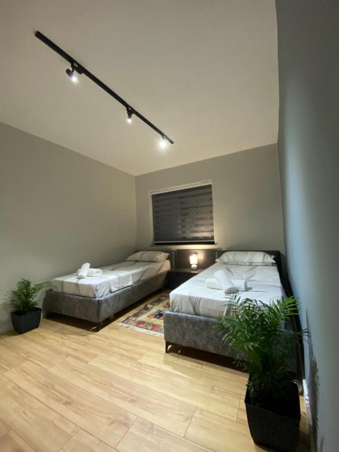 Lucas Downtown Apartment Tirana Bagian luar foto