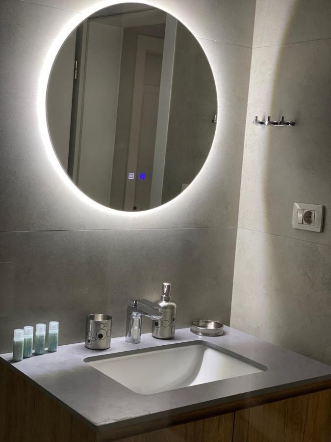 Lucas Downtown Apartment Tirana Bagian luar foto